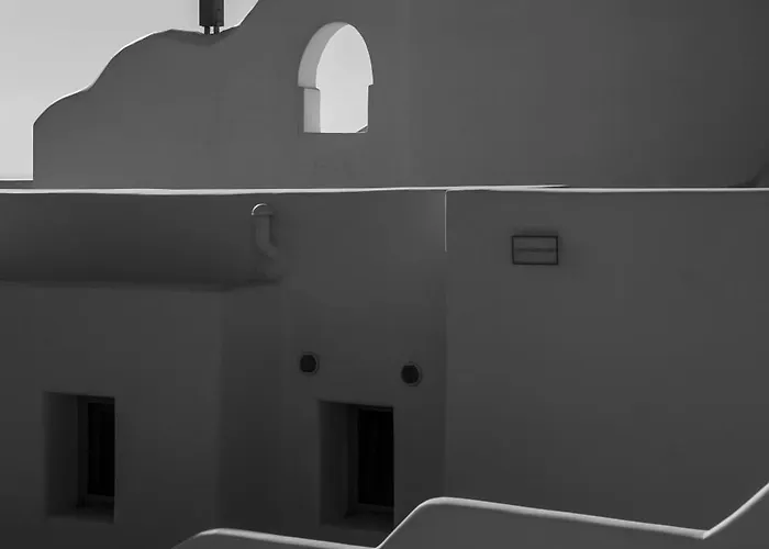 לינה וארוחת בוקר Ostria View Suites Mykonos 4*