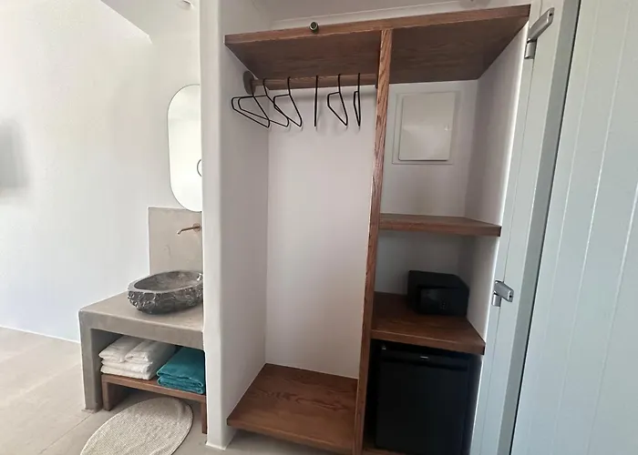 לינה וארוחת בוקר Ostria View Suites Mykonos