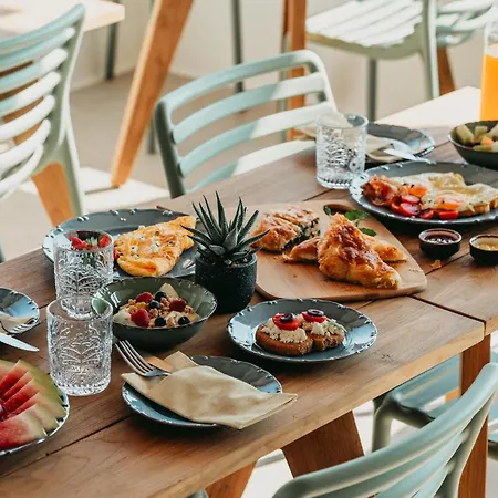 Alojamento de Acomodação e Pequeno-almoço Ostria View Mykonos 4*